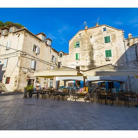 Old Square Lägenhet Split